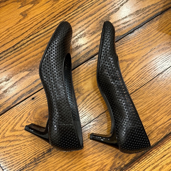 NIB👠STUART WEITZMAN BLACK FLORAJAH WOMENS PUMPS SIZE 9AA - Picture 5 of 11